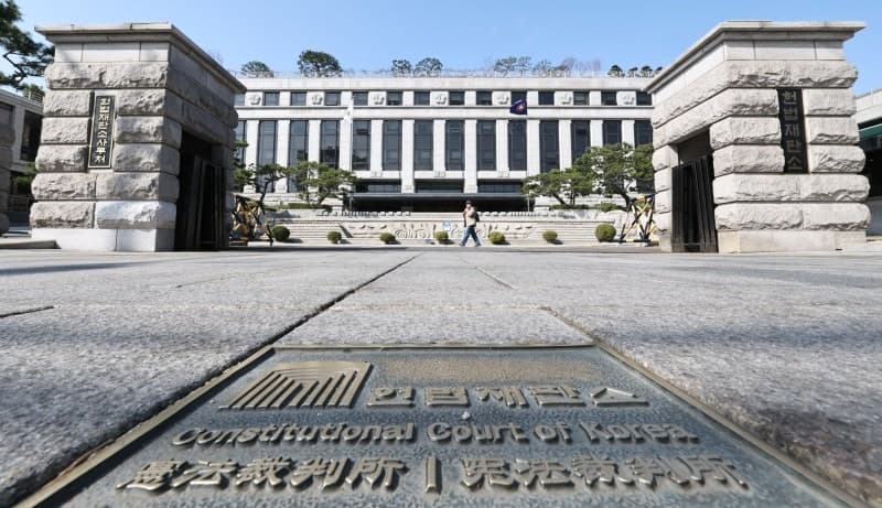 헌재서 '성추행' 이어 '스토킹' 의혹…간부급 연구관 2명 모두 승진 '논란'