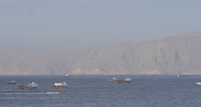 '일시 개방' 발표 이튿날 호르무즈서 선박 잇단 피격…재봉쇄 여파