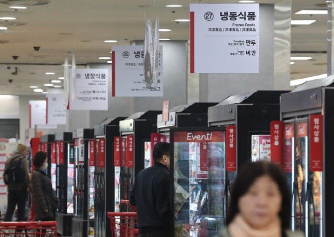 "2분기 유통경기 여전히 냉랭" 중동전쟁 여파에 유통업 2분기 전망 '먹구름'