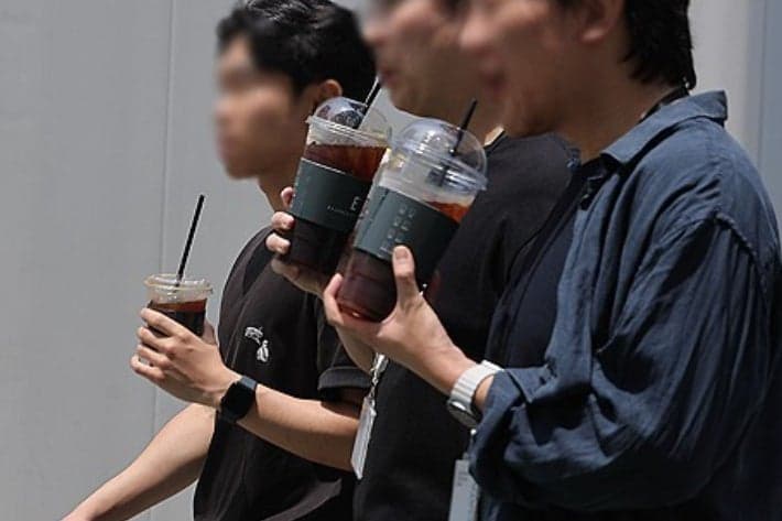 "불편한 친환경 싫다" 20대 36.2% "환경보다 편리함이 먼저"…기후위기 체감 옅어졌다