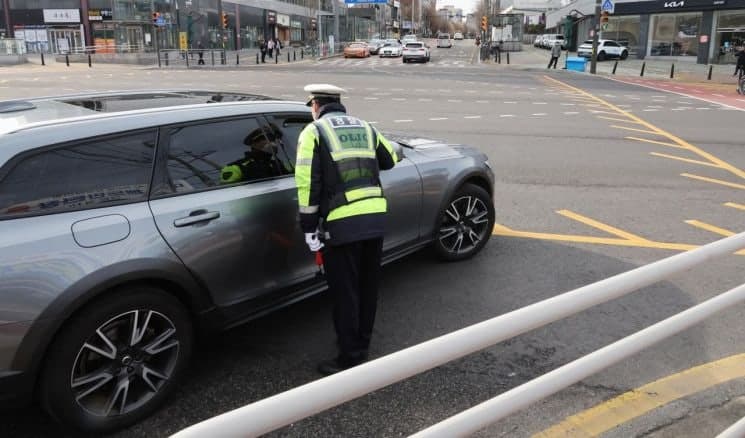 경찰, 내일부터 '우회전' 집중단속…멈추지 않으면 6만원 범칙금
