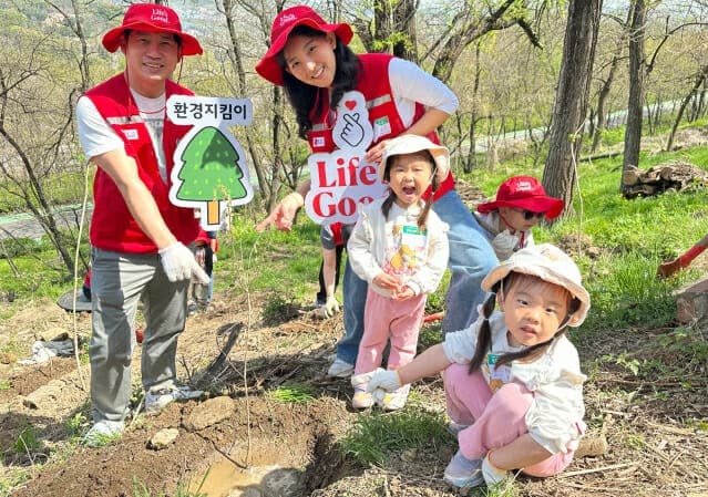 LG전자, 세계 곳곳 나무심고 폐가전 수거