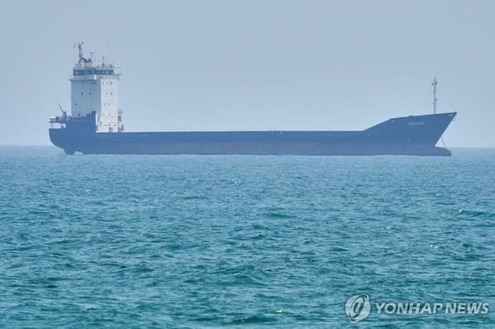 호르무즈 재봉쇄, 유조선 회항…이란 "美봉쇄 휴전 위반"