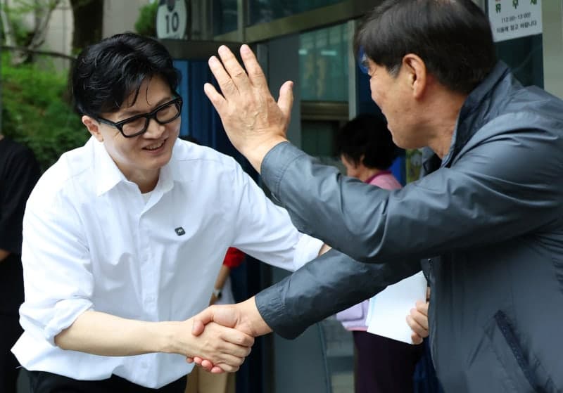 한동훈 "장동혁 방미 잘못된 일정…안타깝게 생각" 박민식 비판엔 "부산 시민 삶 집중"