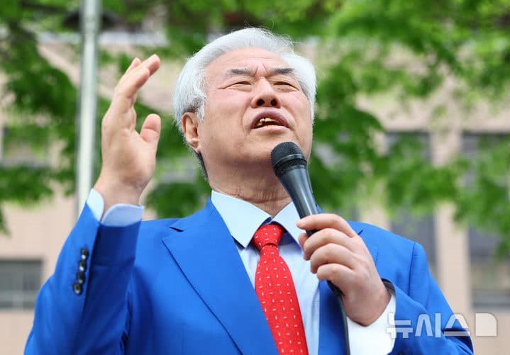 전광훈 "빚내서라도 100만원씩 헌금해야 대한민국 유지돼"