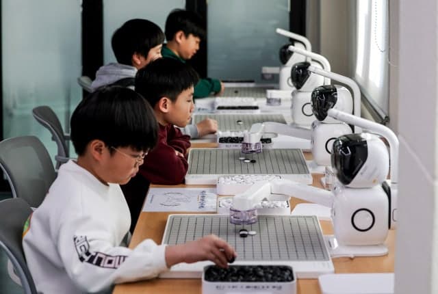 "안심하고 입양하세요"…반려로봇도 KS 인증 도입, 안전·성능 전방위 검증