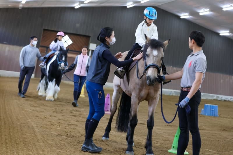 한국마사회, 장애인의 날 맞아 재활승마 초청 행사 개최