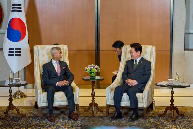 이 대통령, 모디 총리와 정상회담 "한-인도 관계 완전히 다른 차원 발전"