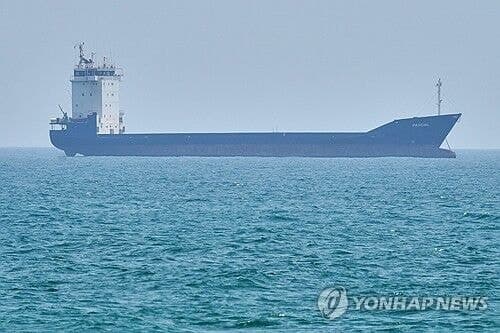 이란, "美군함에 드론 보복 타격" 주장…호르무즈 통제법 곧 시행 "양보할 수 없는 권리"