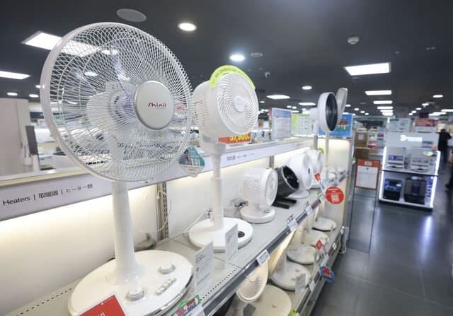 일찍 찾아온 무더위에 유통업계 함박웃음, 벌써부터 여름 마케팅