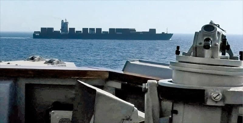 "나포 이란 화물선, 美전리품 예상…승무원 운명은 국적에 달려"