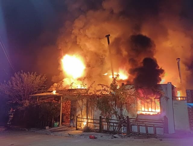 경북 포항 주택서 불 5시간 만에 꺼져…60대 1명 부상