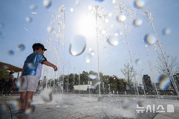더위 꺾은 봄비…전국 대부분 지역에 '가끔' 비 소식