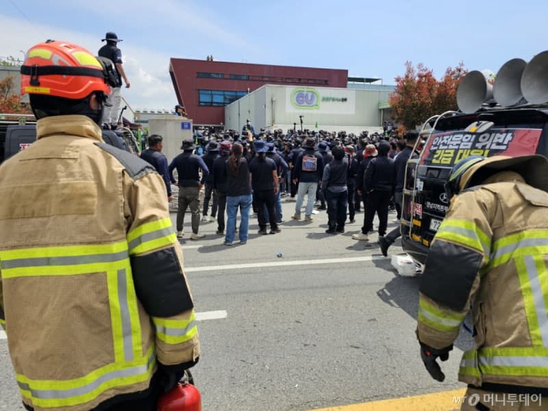 CU 물류센터 시위 중 화물차 충돌, 1명 사망·2명 부상…노란봉투법 여파로 시위 격화