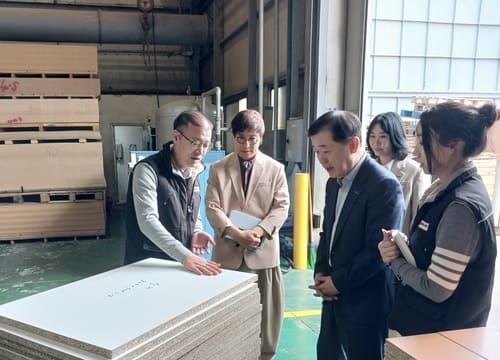 한유원 이태식 대표, 조달시장 진출 우수기업 '월드퍼니처' 방문해 애로 청취