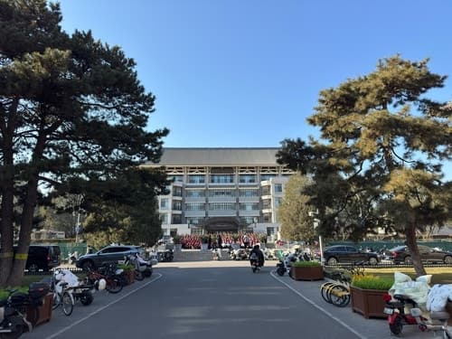 중국인 해외 유학생 10년 전 수준으로 감소…"장벽 높아지고 학비 치솟아"