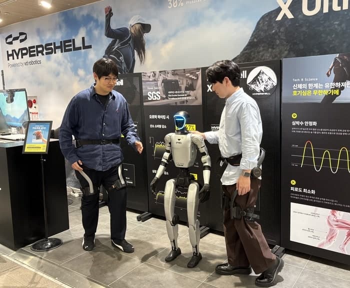 전자랜드 용산본점, 휴머노이드·사족보행 로봇 체험존 운영 "눈길"