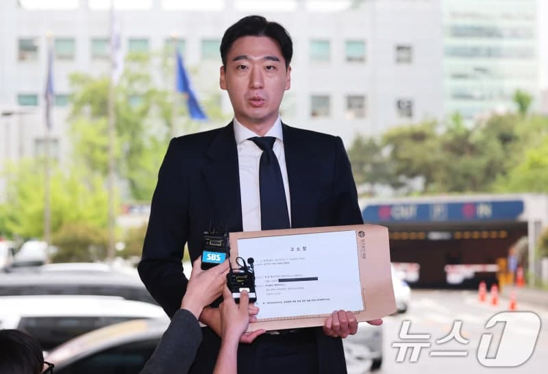 'NC파크 사고' 유족, 구단 대표이사·법인 추가 고소 "봐주기식 수사"