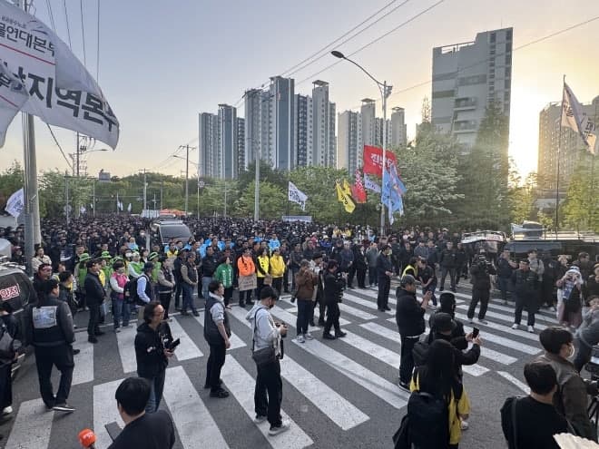 화물연대 "조합원 사망은 자본·공권력 탓"…경찰·노조 책임 공방 격화
