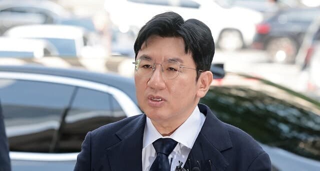 경찰, '사기적 부정거래' 방시혁 하이브 의장 구속영장 신청…1900억 부당이득 혐의