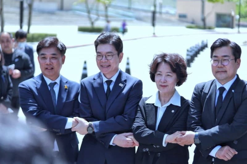 김병욱, 봉하마을 참배 "노무현 정신으로 특권과 반칙 없는 성남 만들겠다"