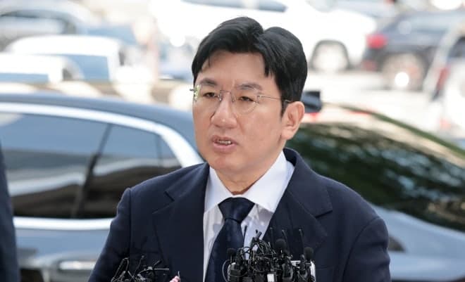 '방시혁 구속영장 신청' 하이브 주가 2%대 하락…두 달 만에 40% 폭락