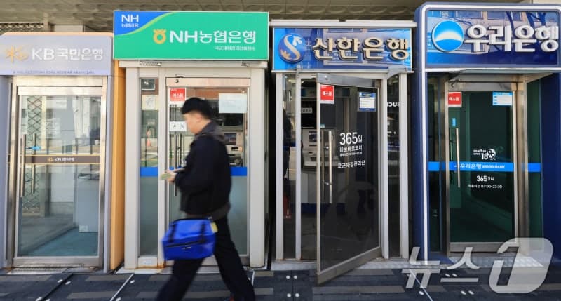 "돈 빌리기 더 어려워진다"…2분기 은행 가계대출 문턱 높아진다