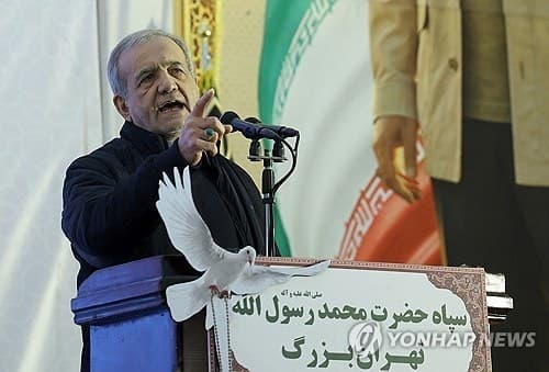 이란 대통령 "美 모순된 신호로 항복 강요…굴복하지 않을 것"