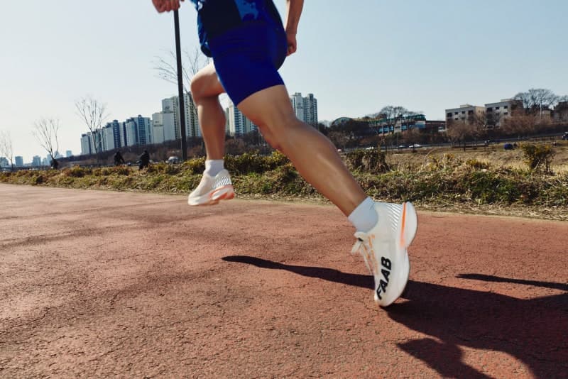 파브, 고기능성 러닝화 '카본내비' 출시…"가성비·내구성·안정성 강화"