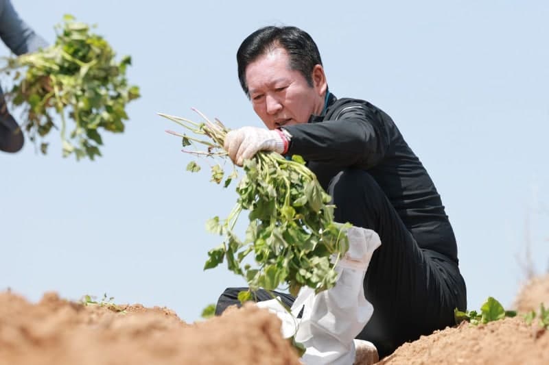 정청래, 김남국에 "이래 갖고 공천받겠어?" 농담