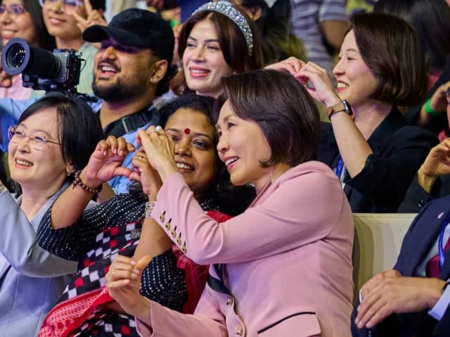 김혜경 여사, 인도 K-팝 열기 속 "마흔 살만 어렸으면" 예술학교서 꿈을 키웠다