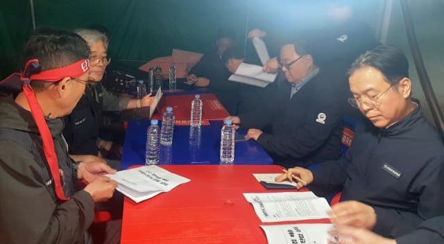 화물연대 사망사고에 노동부 "노란봉투법 넘어선 상황" 선 그어…노동계 "법 취지 부정" 반발