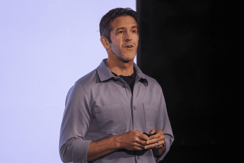 애플, 15년 만에 CEO 교체 단행…팀 쿡 물러나고 존 터너스 새 CEO로