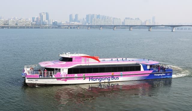 서울시의회, '104억 적자' 한강버스 추가 지원 제동 "흑자 날 때까지 세금 지원 확대 안돼"