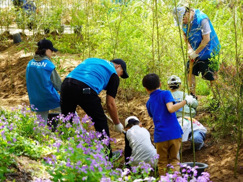 HK이노엔, 서울대공원에 멸종위기종 '레서판다 먹이숲' 조성…생물다양성 보전