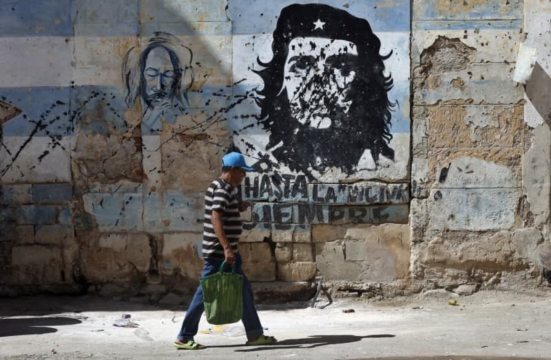 트럼프 위협 속 미·쿠바, 대화 재개…"개혁 기회 얼마 안남아"