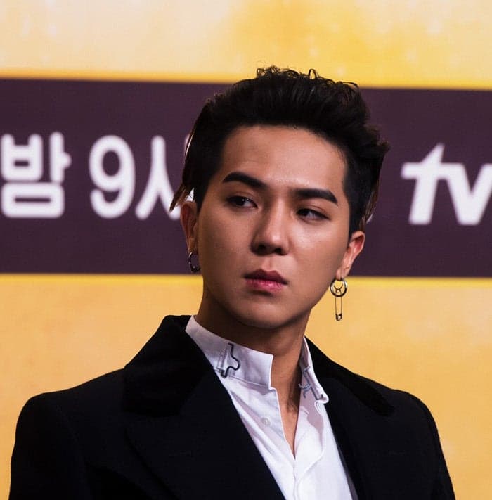 송민호, 무단결근 102일 징역 1년 6개월 구형…재복무 호소