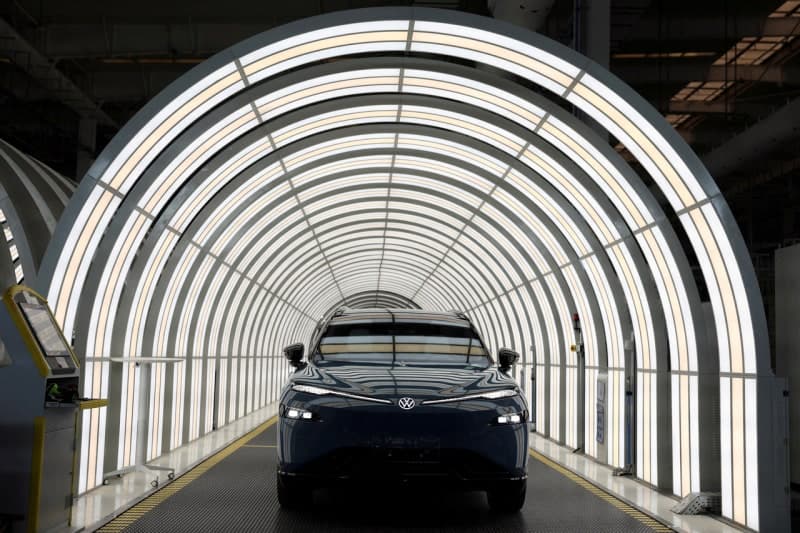 폭스바겐 CEO "생산능력 100만대 더 줄인다…시장 상황 반영"