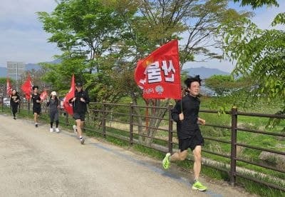 곡성군 공직자들, 섬진강 따라 12km 달리며 '발로 뛰는 산불 예방 홍보' 눈길