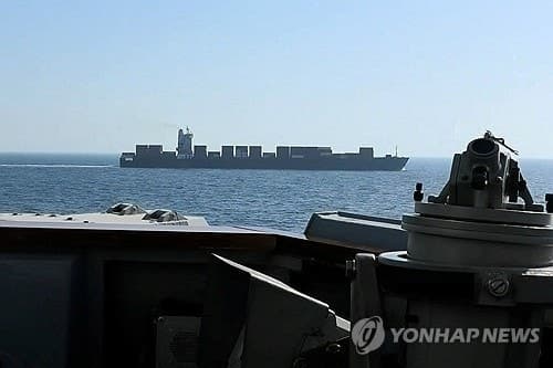 美, 호르무즈 해상 봉쇄 후 27척 회항… 나포 상선서 컨테이너 5천 개 수색 중