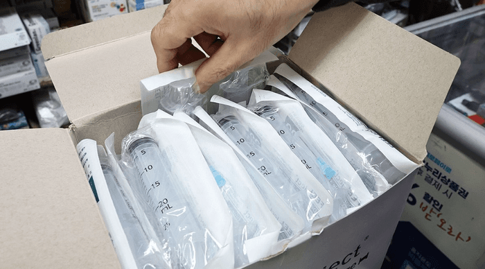 정은경 장관 "주사기 생산량 전년 수준, 안정적 관리 중" 중동전쟁 여파에 주 50만 개 추가 생산