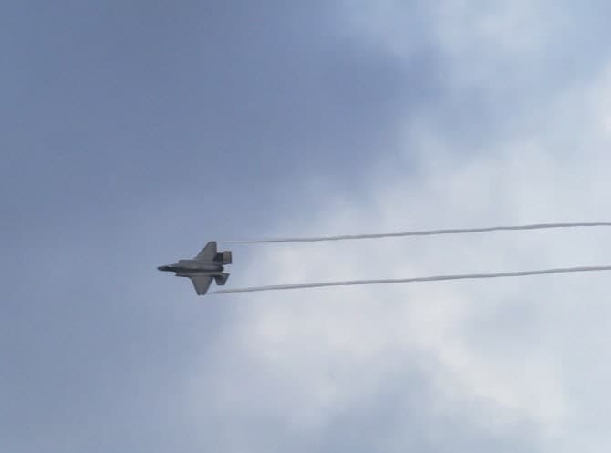 “취미로 찍었다” 中 고교생 2명, 전투기 무단 촬영·통신 감청 시도 징역형 구형