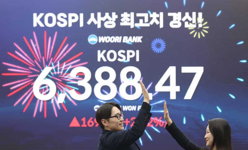 코스피, 전쟁 딛고 6388.47 사상 최고치 경신…SK하이닉스 120만원 돌파