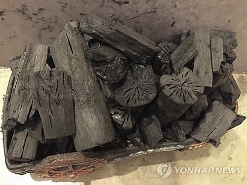 '숯불 고문' 조카 살해 80대 무속인, 항소심서 징역 7년으로 감형