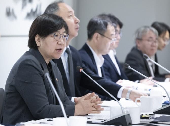 정부 "추가 생산 주사기" 온라인 장터에 직접 공급…소아·분만 우선