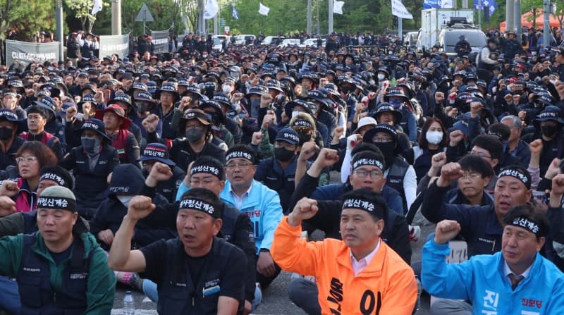 화물연대 사망사고, 노정 '원청 책임' 공방