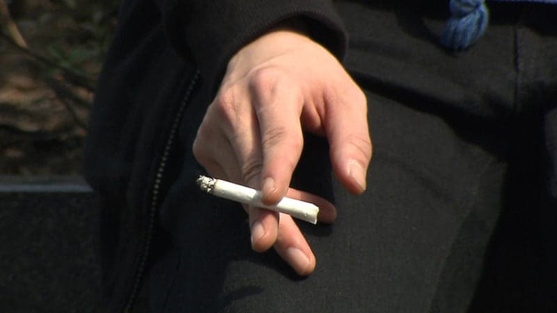 英 2009년생부터 성인 돼도 담배 못 산다…'비흡연 세대법' 의회 통과