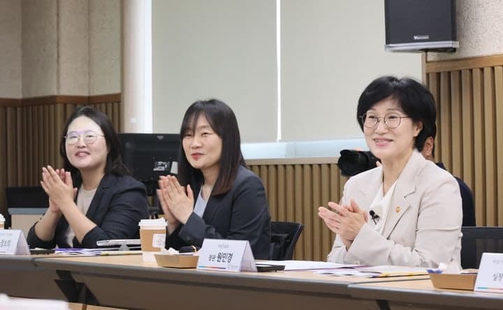 “민간에도 믿고 맡기세요”…아이돌봄사 국가자격제·민간기관 등록제 23일 시행