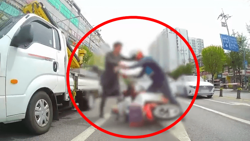 "감히 끼어들어?" 신호대기 중이던 우체국 집배원 폭행한 40대