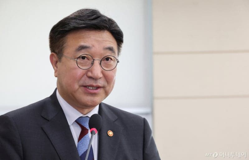 윤호중 장관, "강풍·건조" 강원 영동·경북 산불 위험 고조에 특별 지시